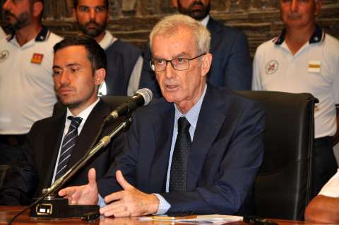 Capitán del barco naufragado en Sicilia es investigado por homicidio involuntario