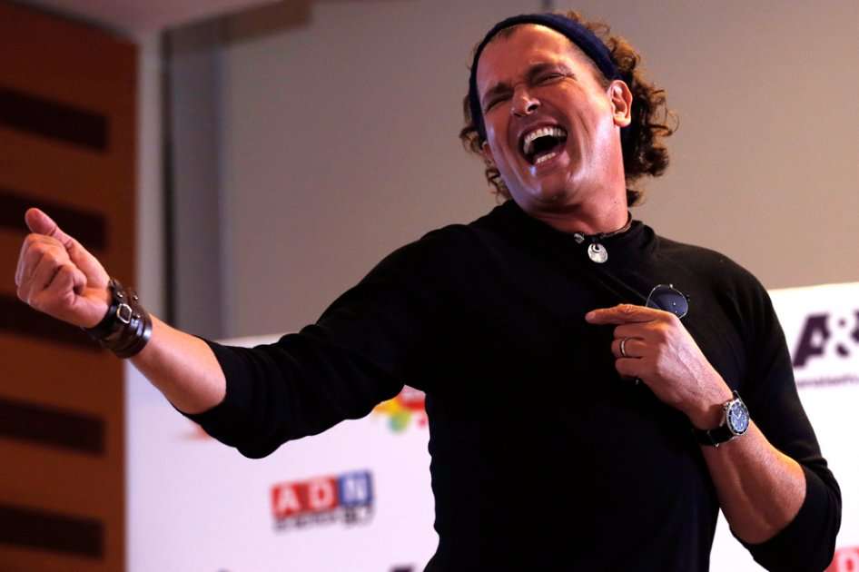 Carlos Vives habla con los medios previo a su actuación en el Festival Internacional de la Canción, en Viña del Mar,
