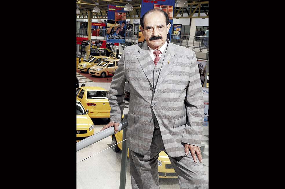 Uldarico Peña llegó hace 65 años a Bogotá y se dedicó al negocio de los taxis. /Gabriel Aponte