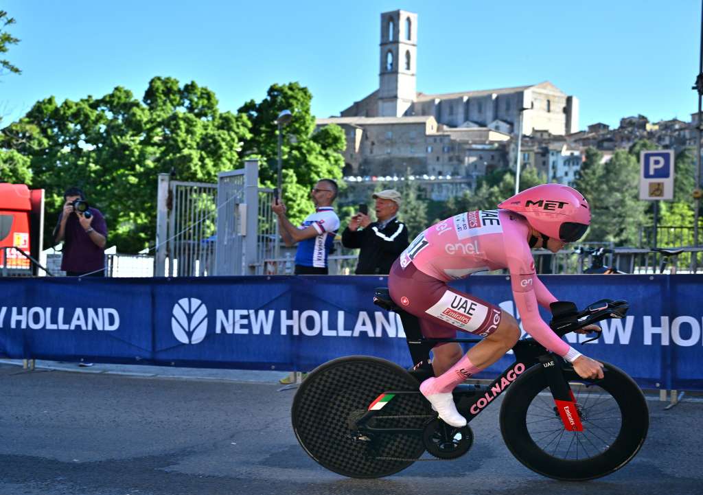 Perugia (Italy), 10/05/2024.- Slovenian rider Tadej Pogacar of Uae Emirates team in action during 7th stage of 107 Giro d'Italia, an individual time trial 40,6 km fron Foligno to Perugia, Italy, 10 May 2024. (Ciclismo, Italia, Eslovenia) EFE/EPA/LUCA ZENNARO