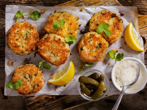 Croquetas de yuca rellenas de queso, una receta creativa para saborear