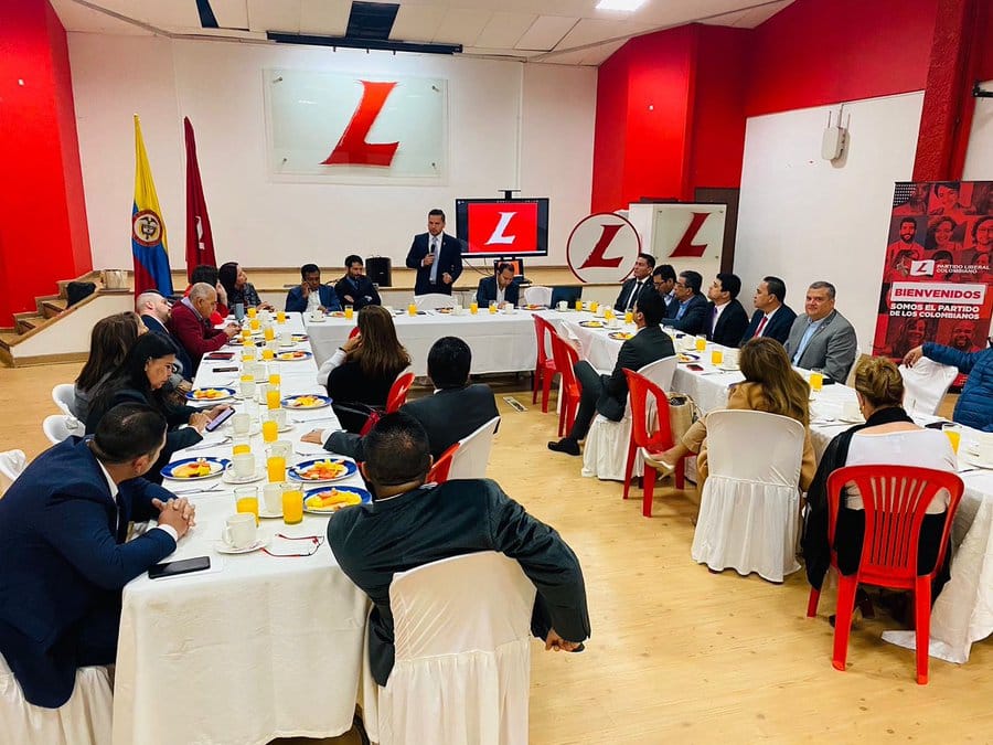 La decisión la tomaron hoy en una reunión de bancada.