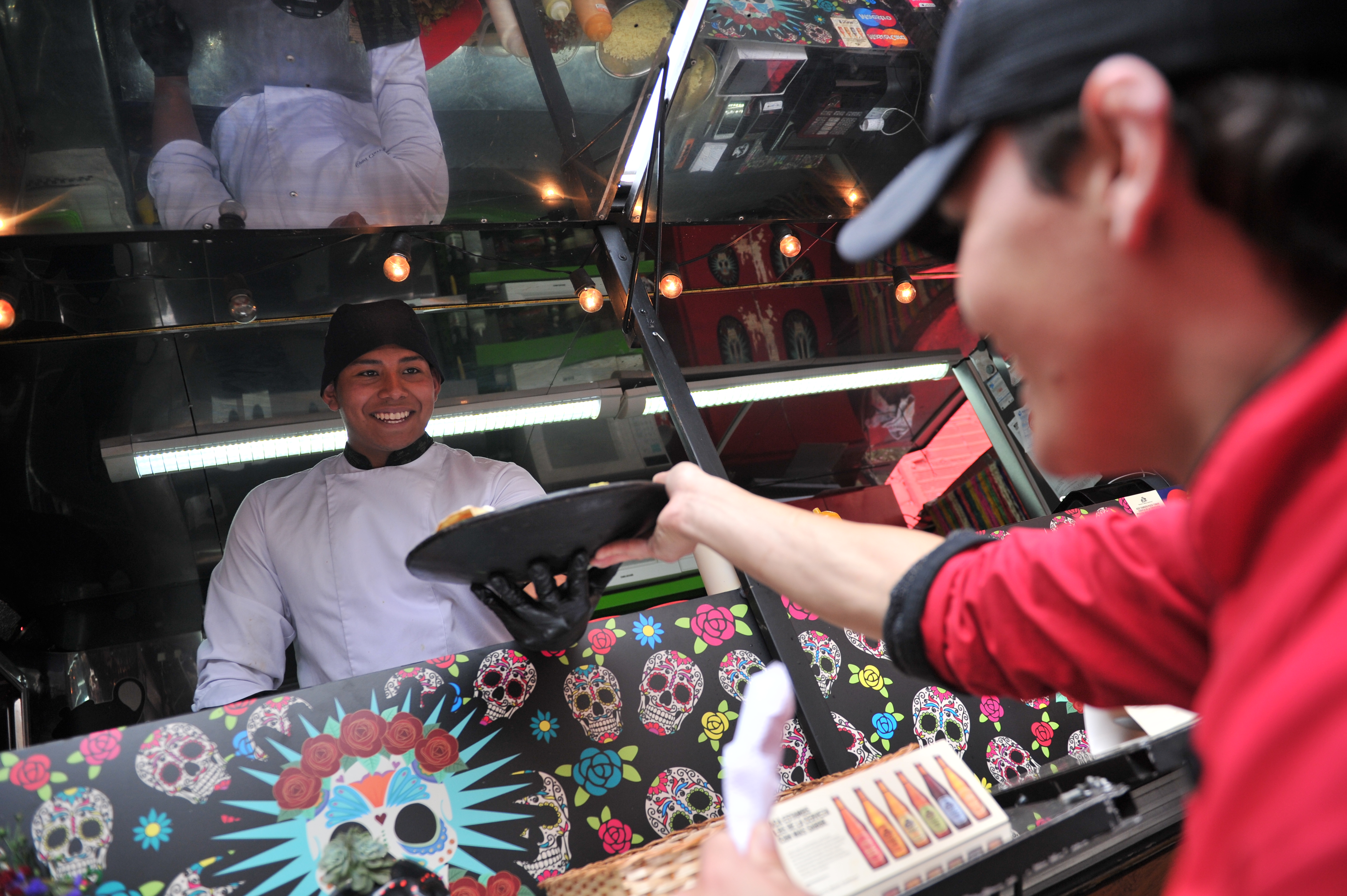 Camiones de comida, en las calles de Bogotá
