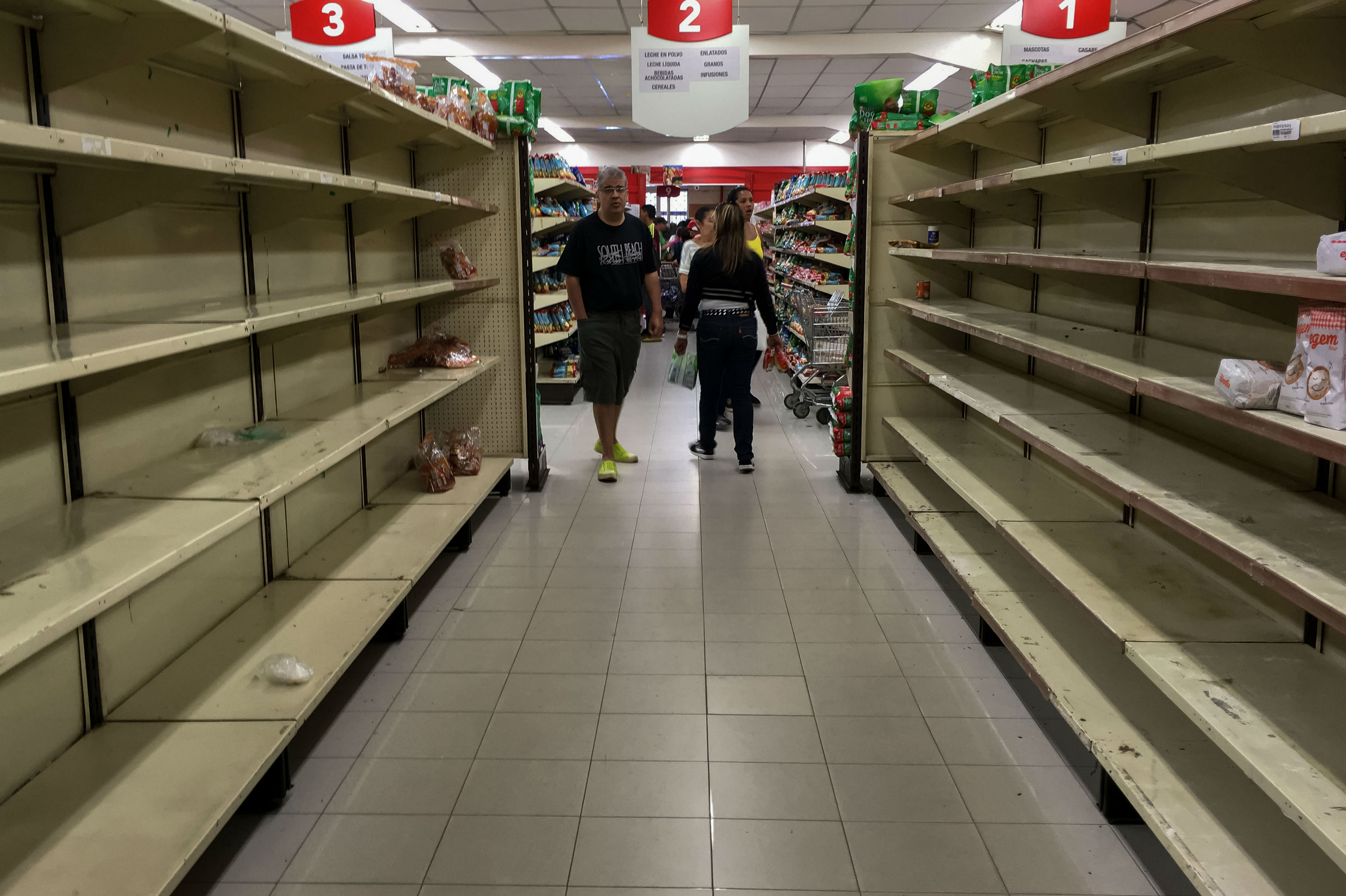 Así lucía el 6 de enero un supermercado de Caracas, Venezuela. / EFE
