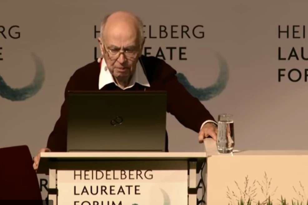 Sir Michael Francis Atiyah presentó su respuesta esta mañana en la conferencia de Heidelberg / Imagen de Youtube