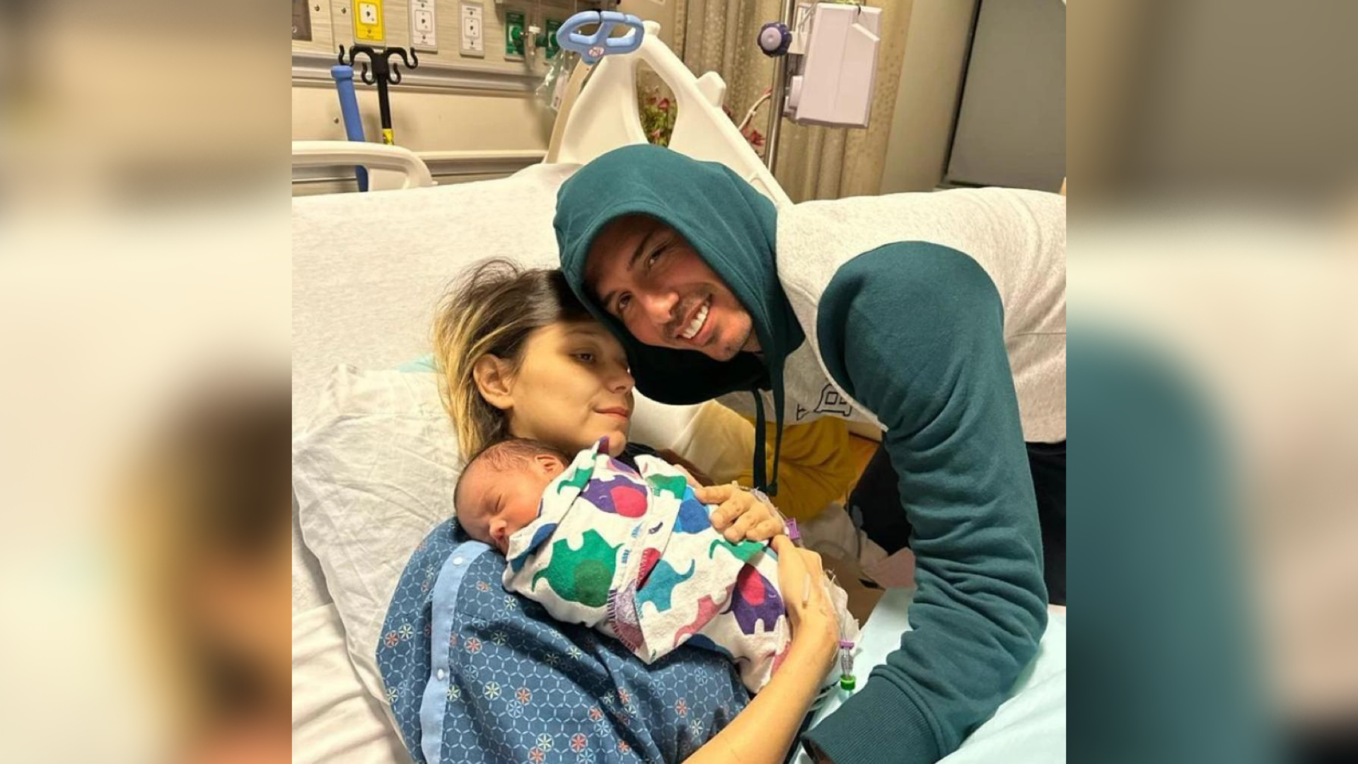 Paula Durán y Sergio Vega con su hijo menor.