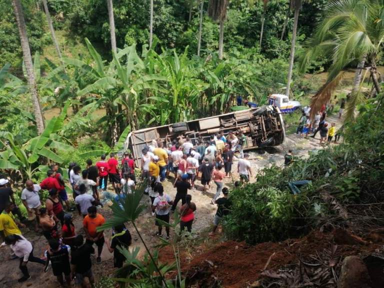 Volcamiento de un bus con equipo de fútbol deja un muerto en Tarazá