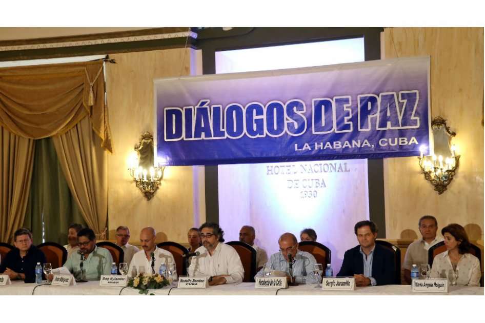 El pasado jueves los delegados del Gobierno y las Farc sellaron un nuevo acuerdo de paz. / AFP
