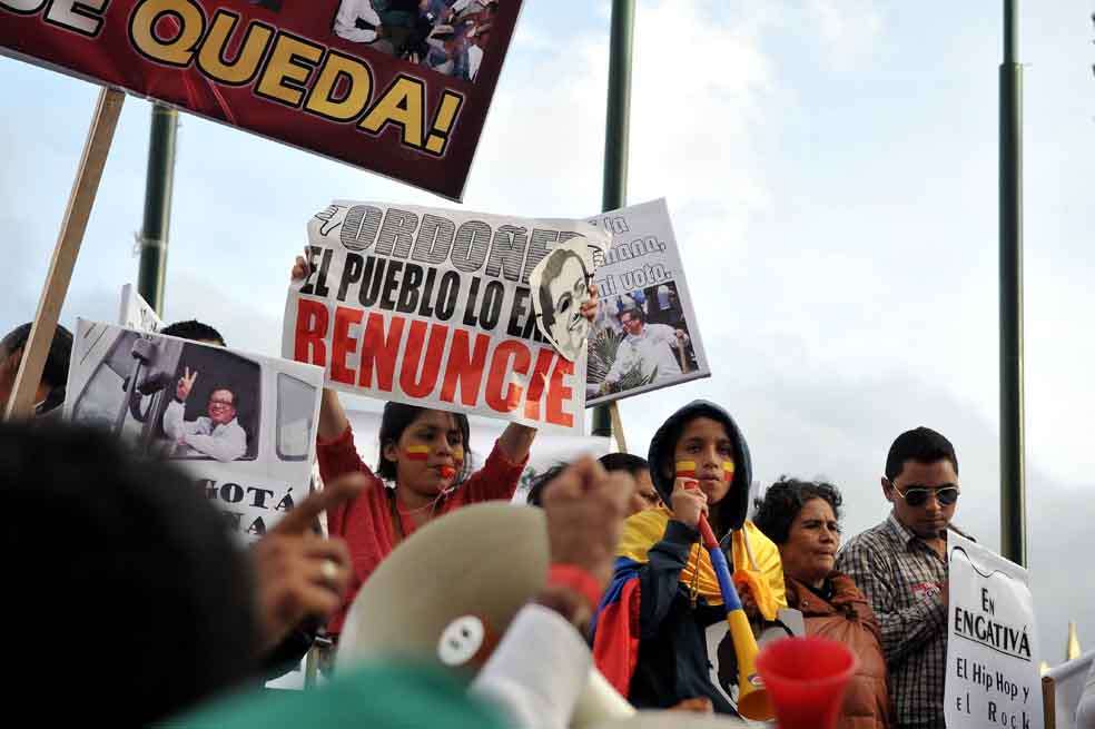 La Plaza de Bolívar durante la marcha “por la defensa de la democracia” del pasado viernes 13. / LIz Durán - El Espectador