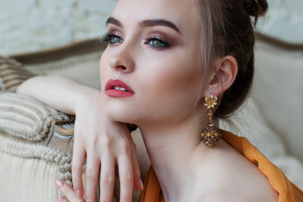 Deslumbra en estas festividades: consejos de Maquillaje para Navidad y Fin de Año