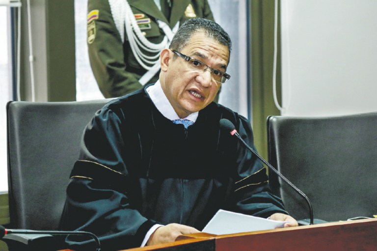 El “articulito” que impediría el regreso de Gustavo Malo