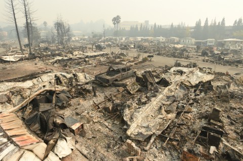 Mueren 15 personas por incendios en California, EE.UU.