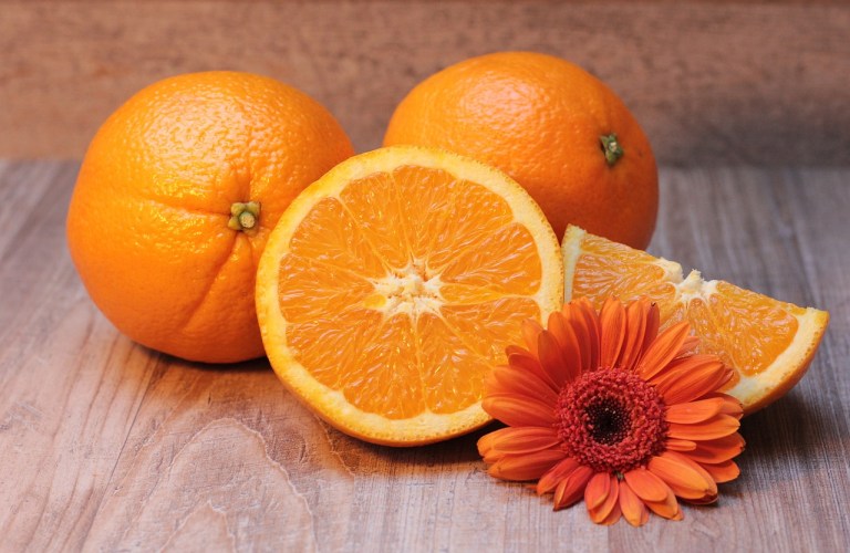¿Cómo hacer un desengrasante natural solo con cáscaras de naranja?