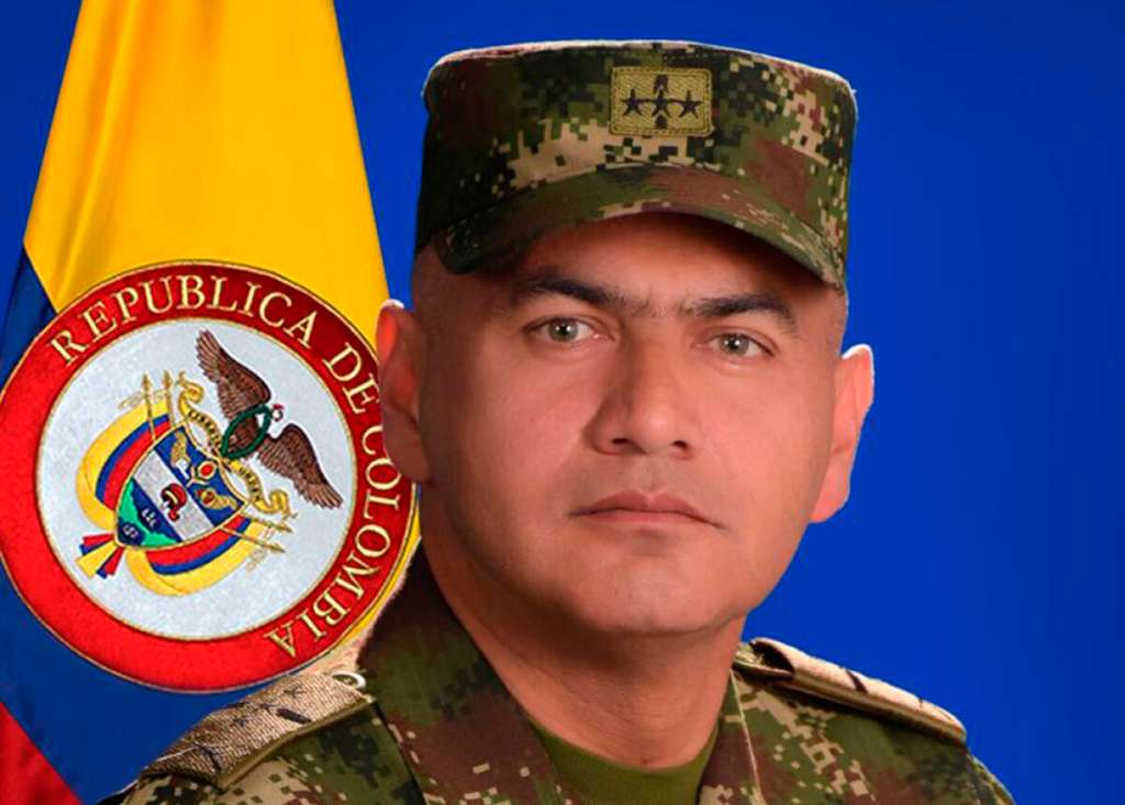 El uniformado es investigado por corrupción, acoso sexual y nexos criminales.
