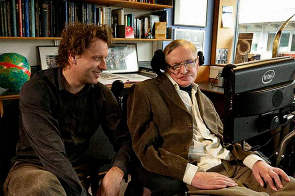 Thomas Hertog junto a Stephen Hawking.