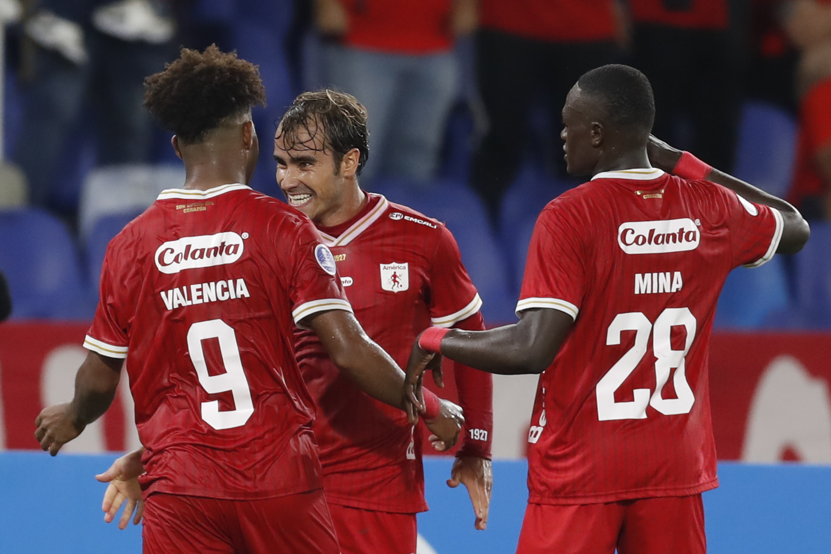 AME3996. CALI (COLOMBIA), 15/04/2026.- Jugadores de América celebran un gol este miércoles, en un partido de la fase de grupos de la Copa Sudamericana entre América de Cali y Alianza Atlético en el estadio Olímpico Pascual Guerrero en Cali (Colombia). EFE/ Ernesto Guzmán Jr