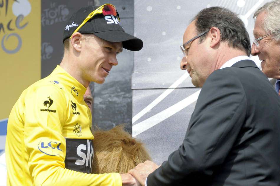 El presidente francés felicita a Froome, actual líder del Tour.
