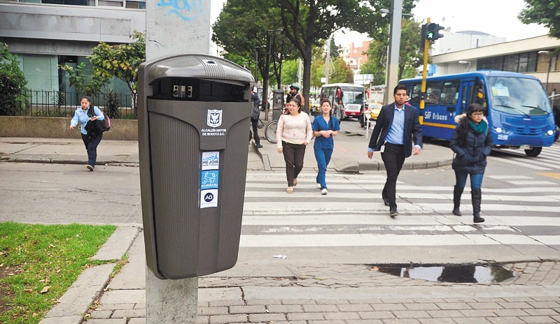 Durante el año pasado, el Distrito instaló cerca de 400 cestas de basura con condiciones similares a las que deben instalar los operadores de aseo. / Acueducto