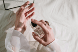 ¿Cómo lograr que tu perfume dure más tiempo?