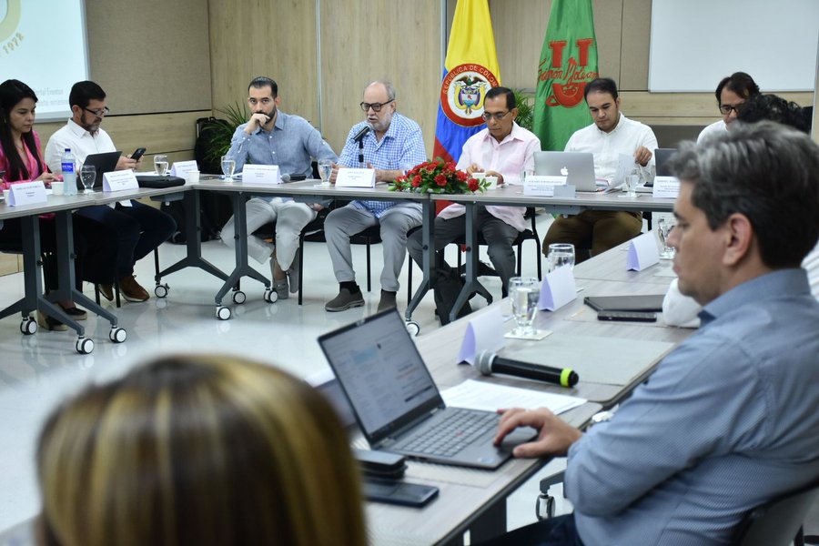 Los directivos de las asociaciones de IES y el Director de Calidad y asesores del Ministerio de Educación se reunieron para discutir las propuestas de educación superior publicadas en el Plan Nacional de Desarrollo.