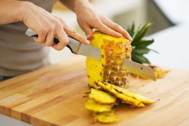 La piña contiene algunos nutrientes que podrían ser beneficiosos para la salud sexual masculina.