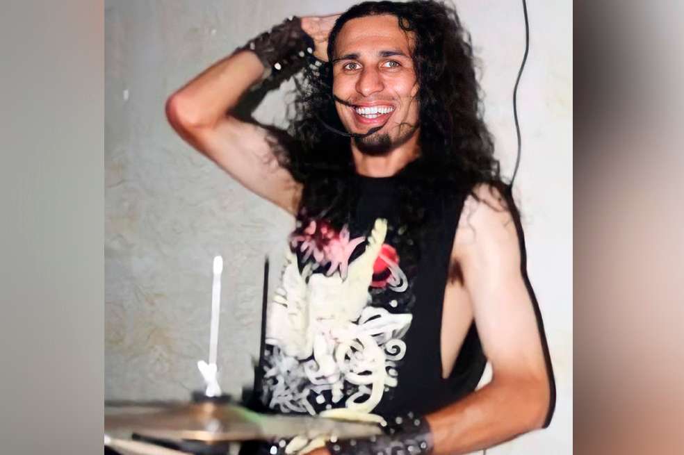 José es un apasionado por la música. Una de sus aficiones es el metal.