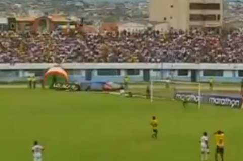 El autogolazo que definió un partido en Ecuador