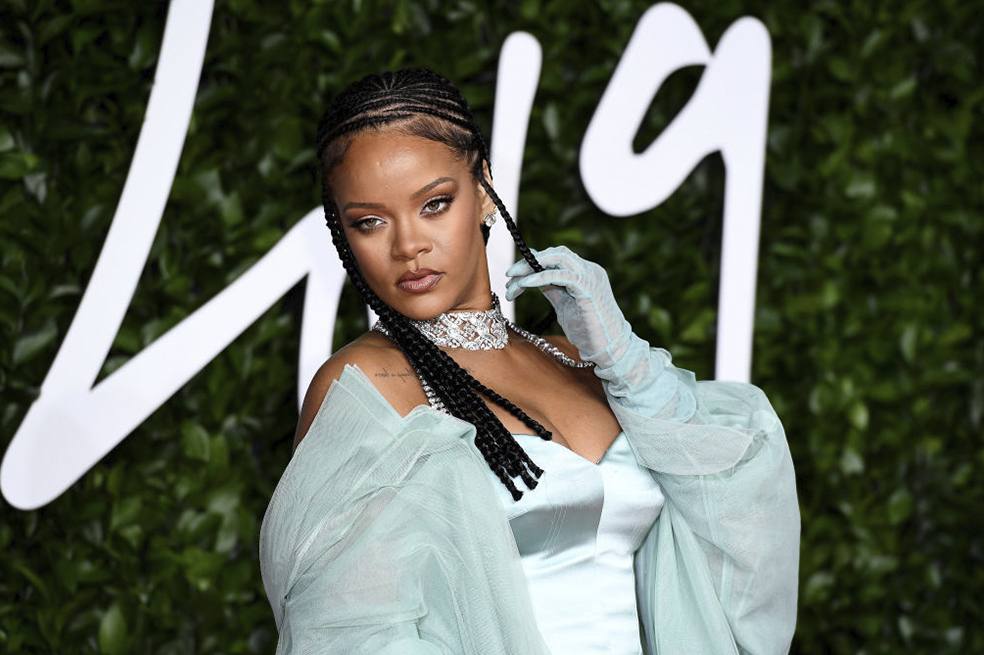Rihanna tiene cinco casa en California