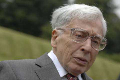 Muere Nobel británico Robert Edwards, pionero de fecundación in vitro