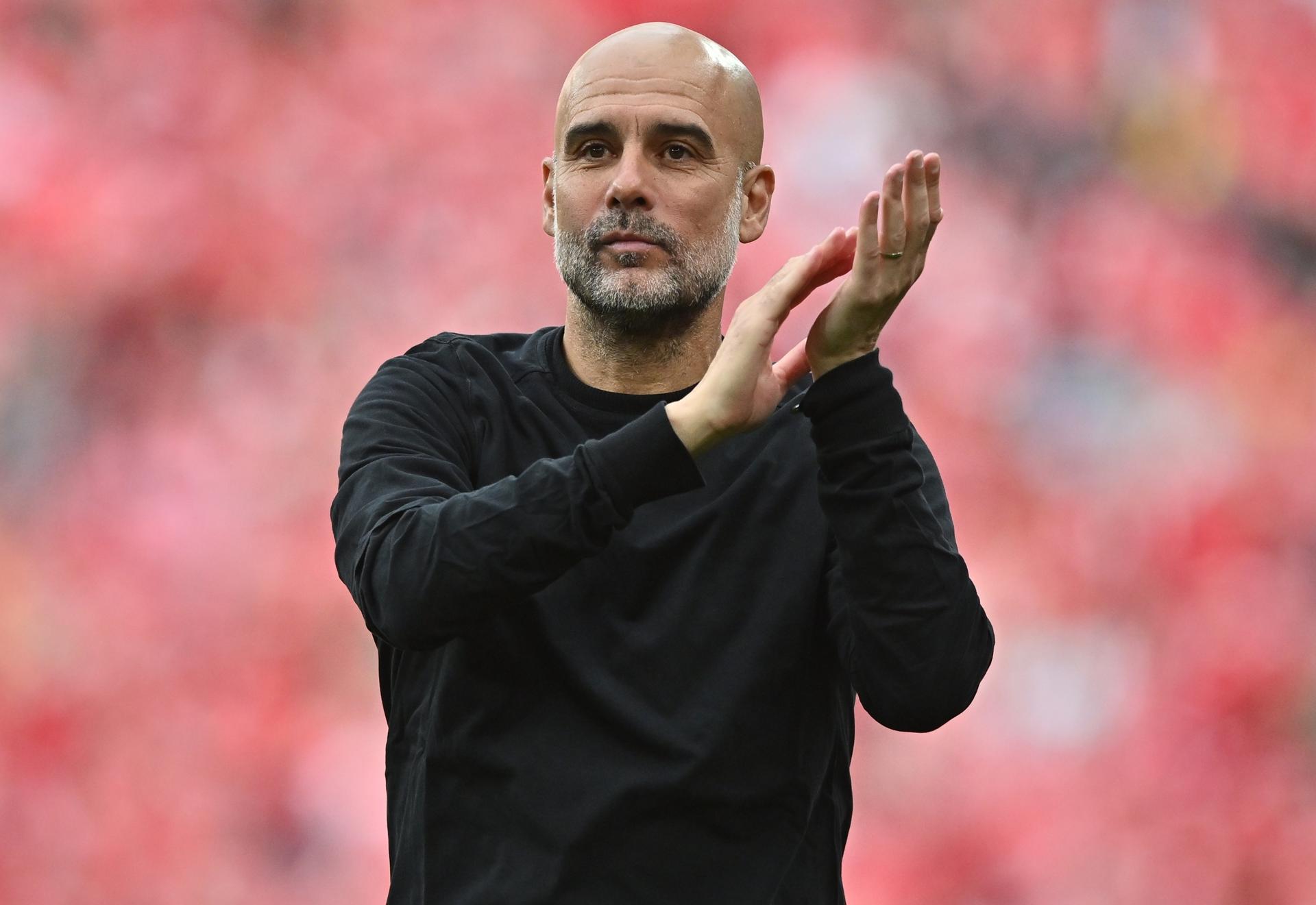 LONDON (United Kingdom), 22/05/2026.- (FILE) - Manchester City's manager Pep Guardiola applauds supporters after the FA Cup semi-finals soccer match between Nottingham Forest and Manchester City, in London, Britain, 27 April 2025 (reissued 22 May 2026). Manchester City announced 22 May 2026 that manager Pep Guardiola will leave the club at the end of the current season after 10 years in charge. (Reino Unido, Londres) EFE/EPA/VINCE MIGNOTT EDITORIAL USE ONLY. No use with unauthorized audio, video, data, fixture lists, club/league logos, 'live' services or NFTs. Online in-match use limited to 120 images, no video emulation. No use in betting, games or single club/league/player publications.
