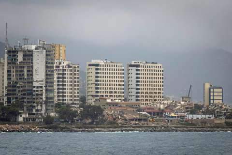 Sin turistas, comercios en La Guaira resisten con ventas mínimas, ahorros y reinvención