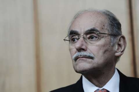 No tienen autoridad moral para pedir renuncia de Santos: Serpa sobre carta del uribismo