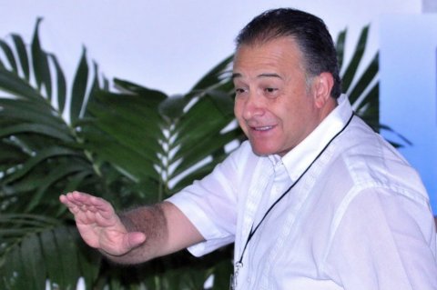 Partido Liberal ofrece a general Naranjo ingresar a sus filas