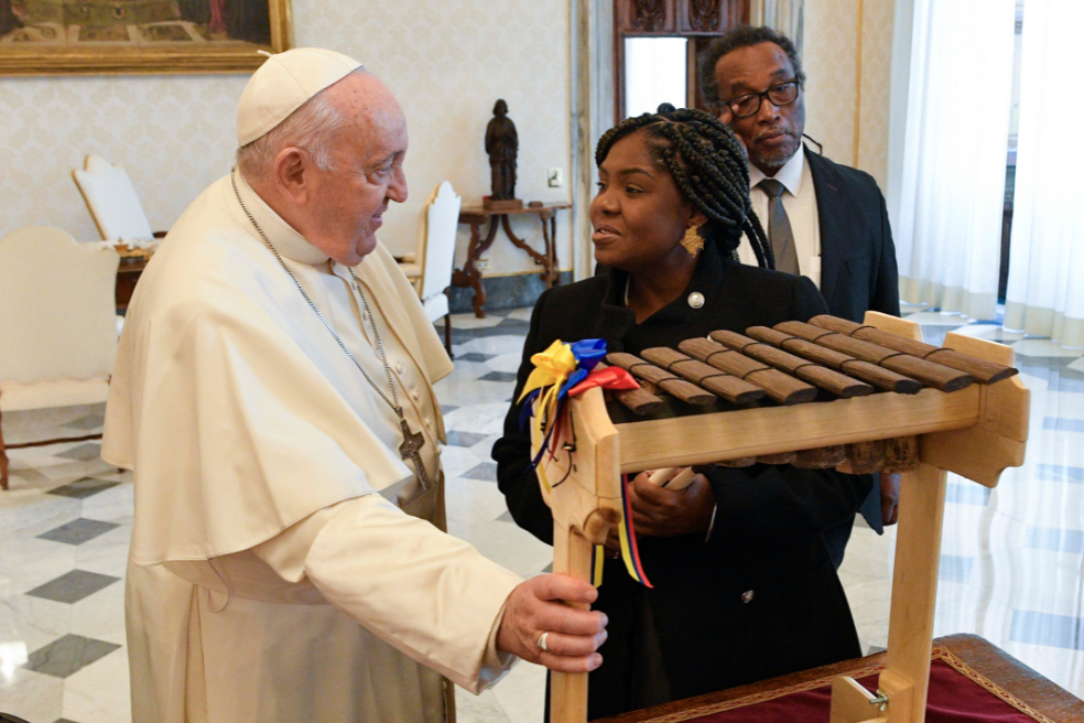 La vicepresidenta Francia Márquez y el Papa Francisco se reunieron este 14 de diciembre en El Vaticano.