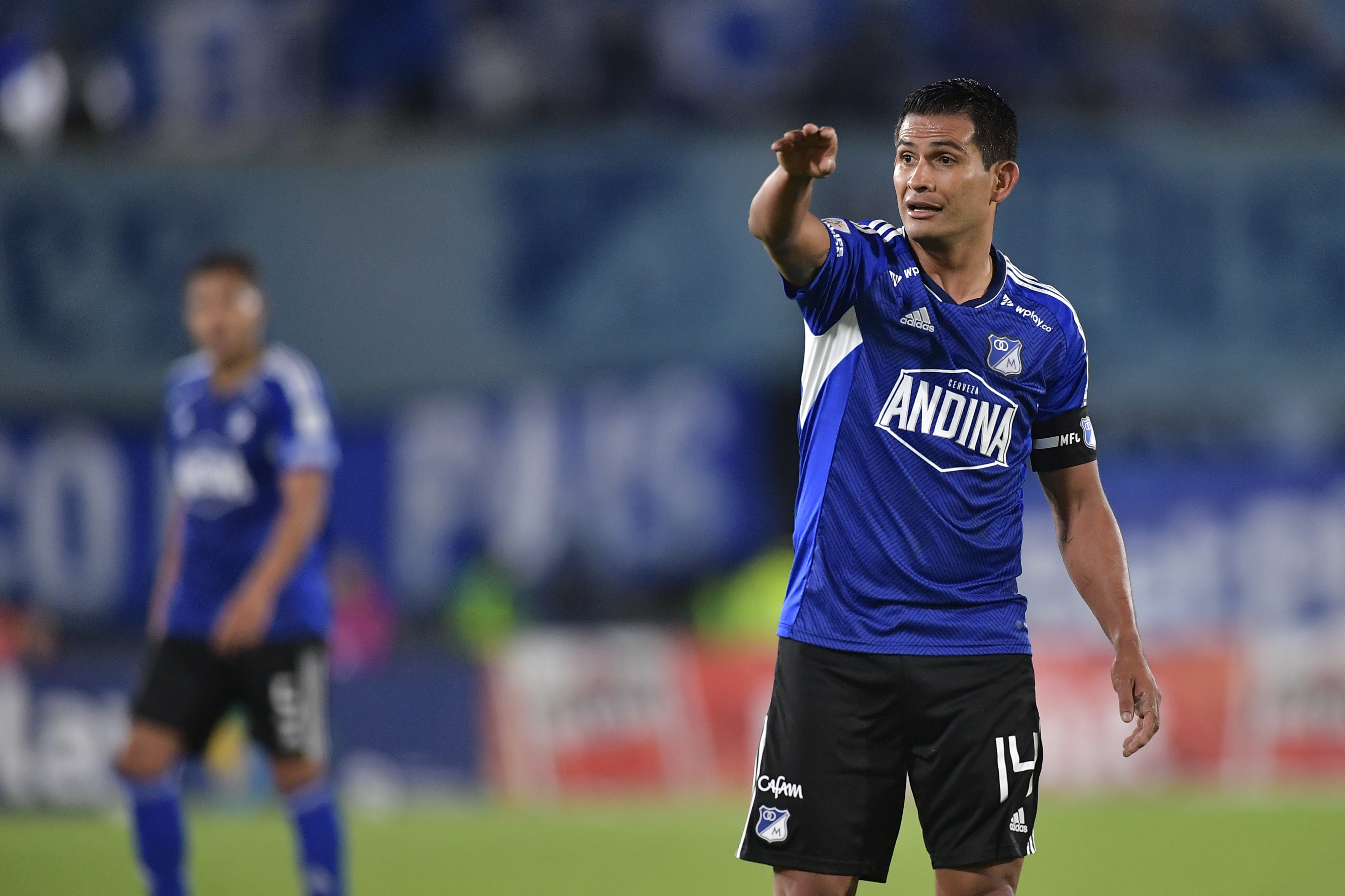 Jugador de Millonarios durante el encuentro del clásico capitalino ante Santa Fe en el Campin de Bogotá