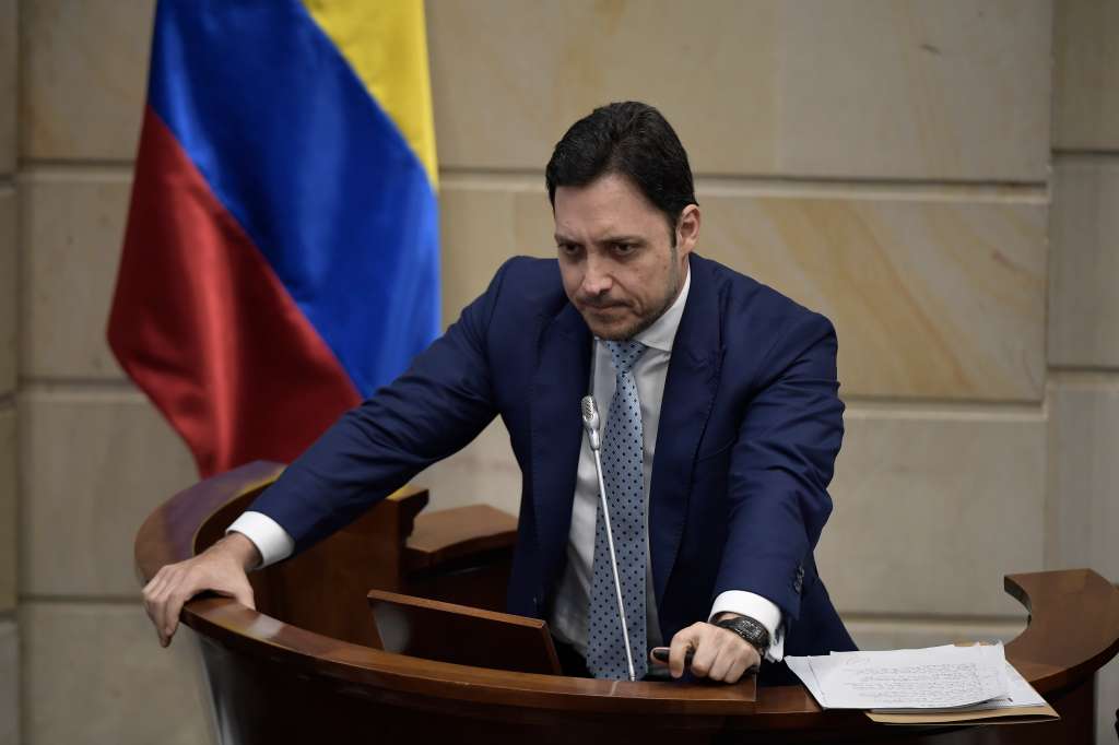 Senador durante el debate de Control Político a Laura Sarabia, directora del Dapre y Francia Márquez, vicepresidenta y ministra de la Igualdad.