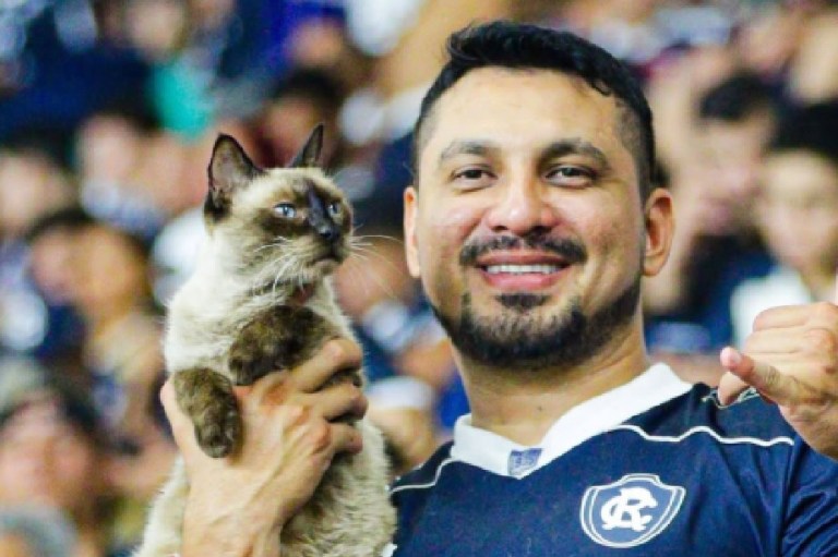Leonina vivía en un estadio e iba a dar a luz; sin saberlo, un hincha le cambiaría la vida