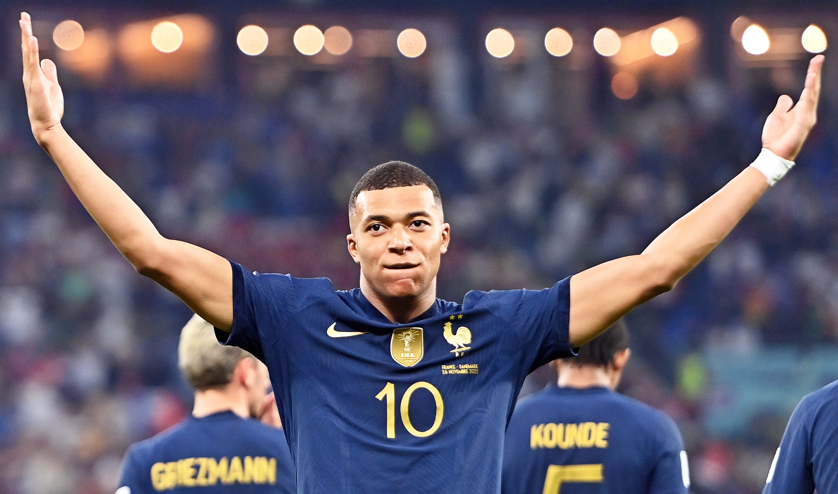-FOTODELDIA- Doha (Qatar), 26/11/2022.- El delantero francés Kylian Mbappe celebra tras anotar la ventaja de 1-0 durante el partido de fútbol del grupo D de la Copa Mundial de la FIFA 2022 entre Francia y Dinamarca en el Estadio 947 de Doha, Qatar, el 26 de noviembre de 2022. EFE/Noushad Thekkayil