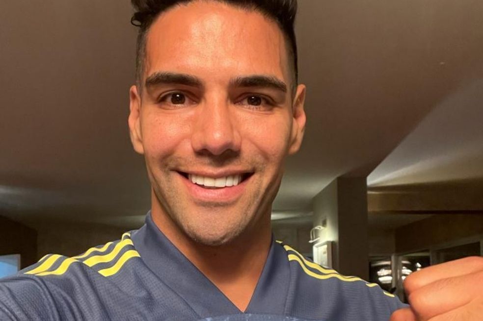 Falcao enviando su mensaje de apoyo a la selección antes de que iniciara el partido.