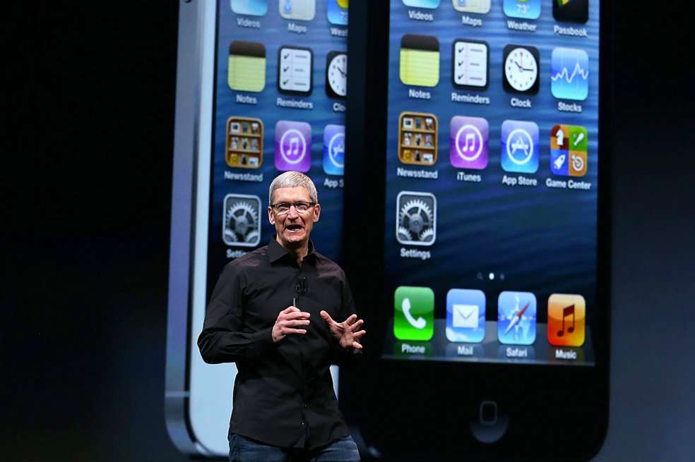 Tim Cook, presidente de Apple, presentó el iPhone 5 en San Francisco. / AFP