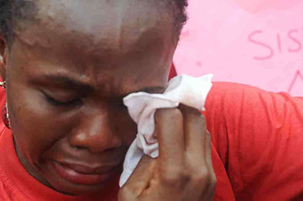 En Nigeria siguen llorando el secuestro masivo de niñas. El gobierno pidió ayuda internacional para enfrentar el terrorismo radical islámico. / AFP