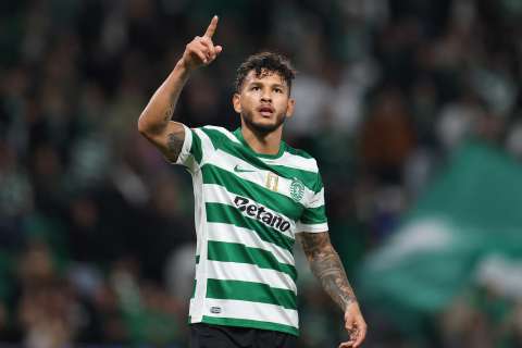 Luis Javier Suárez marcó un doblete en la goleada de Sporting sobre AVS: video