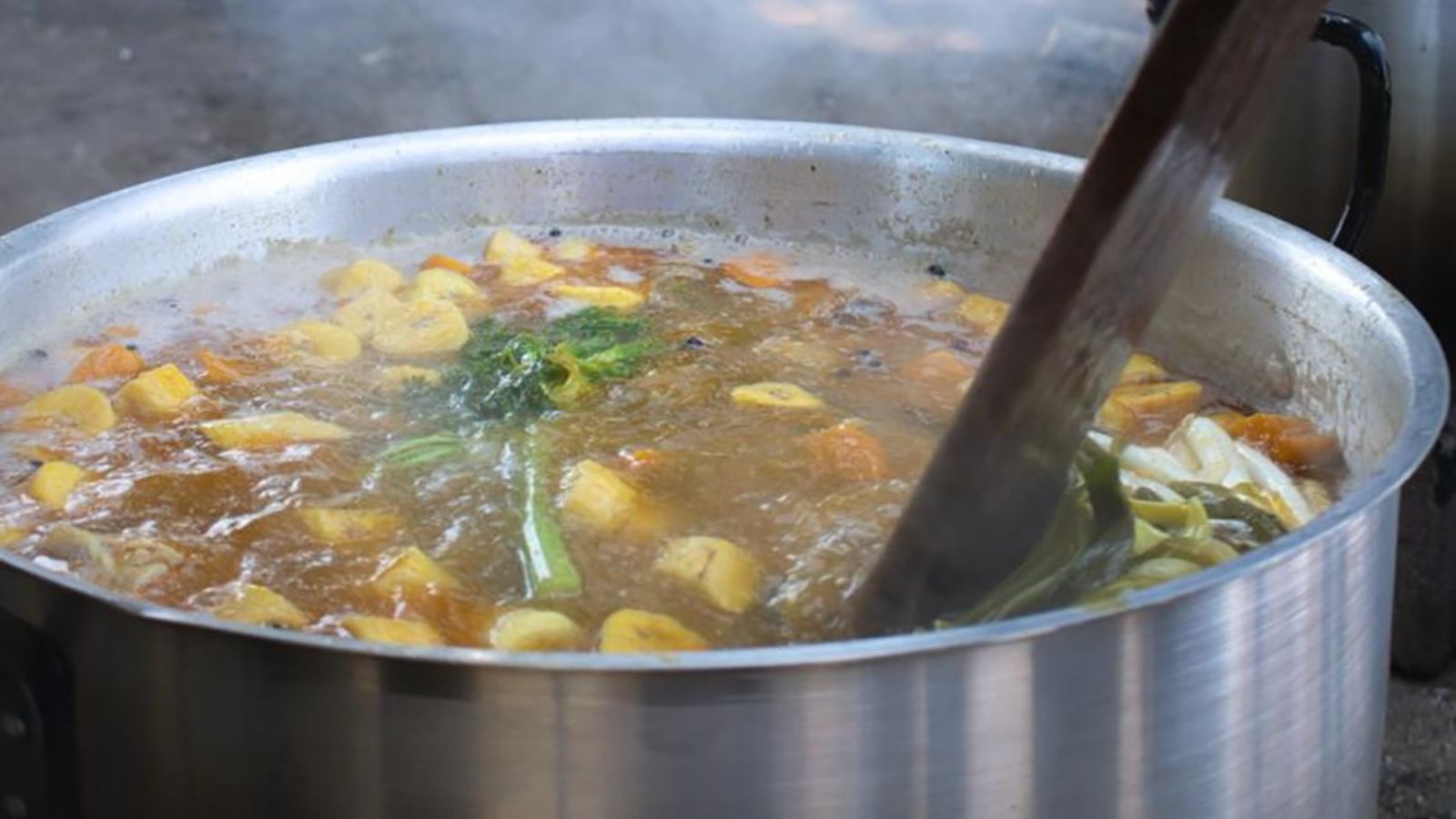 Desde la semana pasada estamos ayudando a los damnificados de las inundaciones en Córdoba con la Fundación Gastronomía Social y atendiendo al llamado de la World Central Kitchen.