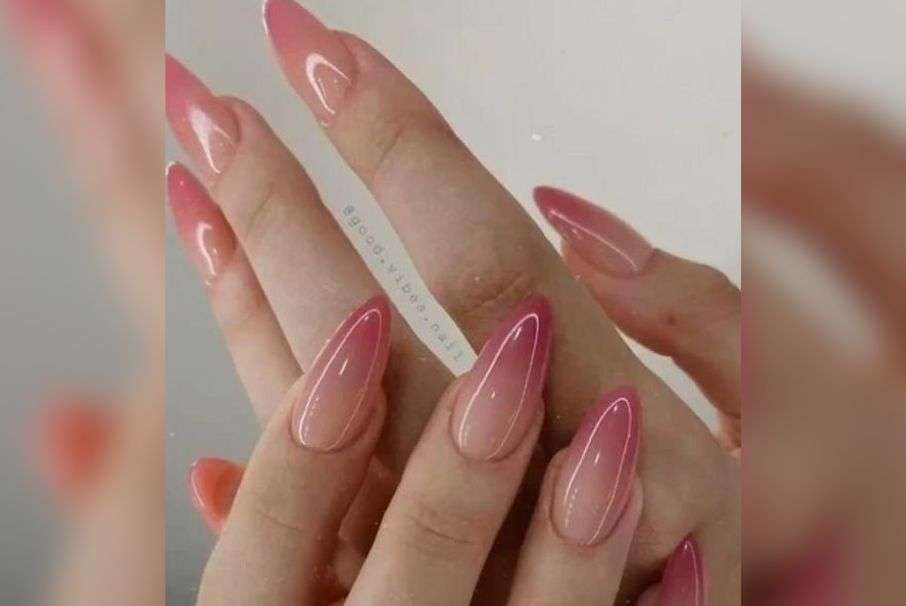 Técnica de manicura que combina varios tonos de un mismo color o colores - Foto: Pinterest/ @ingenieriacivilyarquitectura