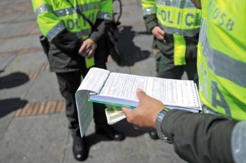 ¿Cómo pagar un comparendo por violar el pico y género en Bogotá?