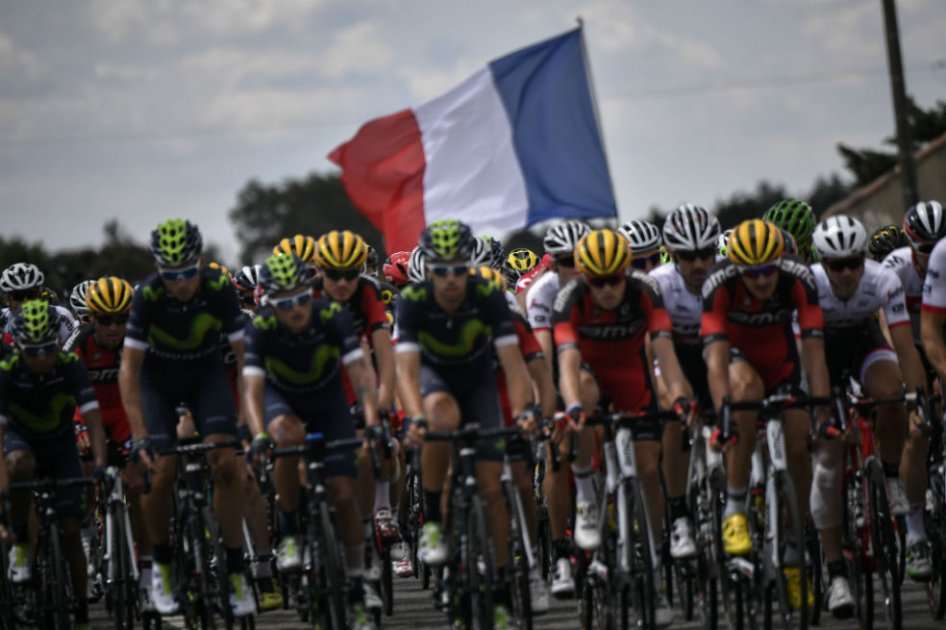 El pelotón del Tour durante la etapa 12 del Tour de Francia. Foto: AFP
