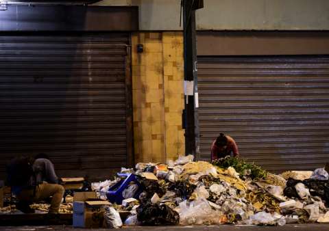 En imágenes: En las desiertas calles de Caracas por una noche