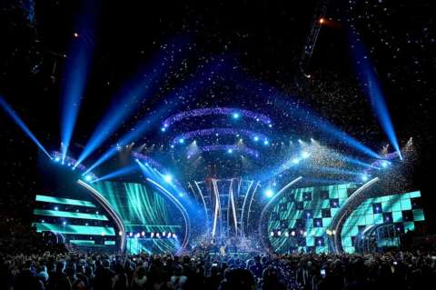 Organizadores de los Grammy se disculpan con Cali Flow por error al anunciarlos como ganadores