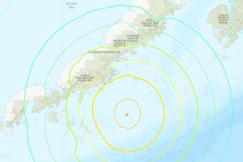 Un terremoto de magnitud 8,2 sacudió las costas de Alaska