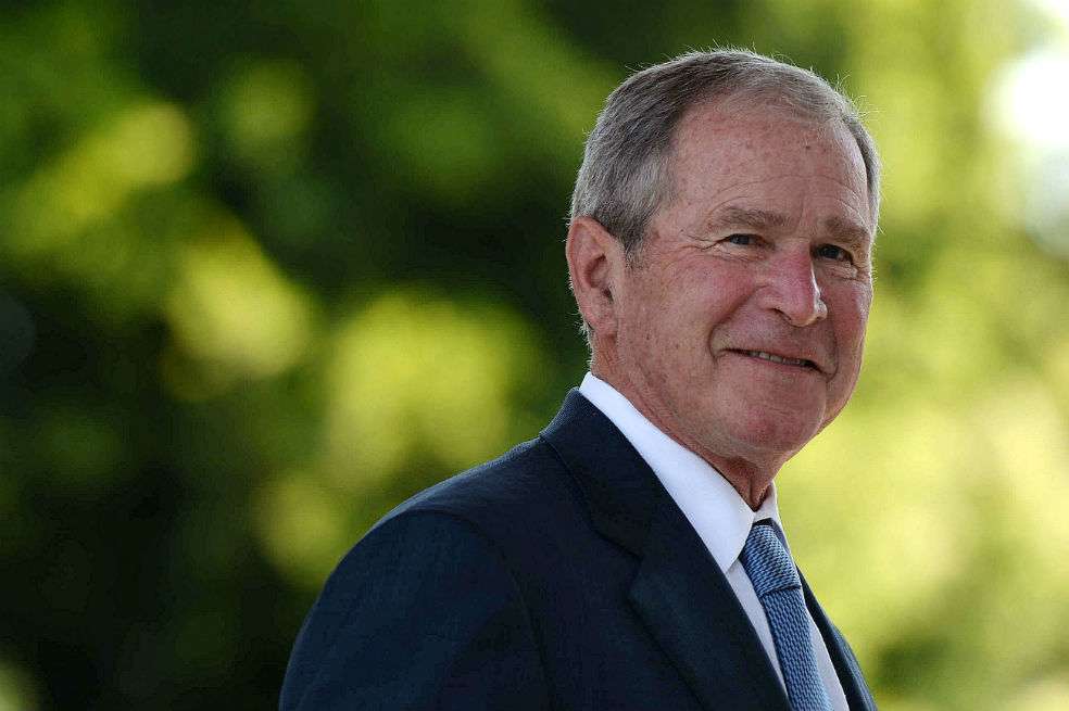 El expresidente de EE.UU., George W. Bus, advirtió hoy sobre el aumento de la división y la intolerancia en el país y denunció el uso de la "intimidación" y los "prejuicios" por parte de líderes políticos. / AFP